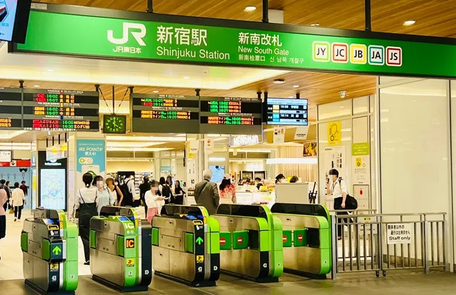 東京・新宿駅新南口から徒歩圏内のダガヤサンドウのカフェ